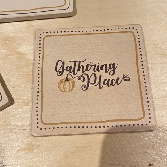 NEW,6 darling coasters.In a wood caddy w/handle!Perfect for the holiday partys. - Picture 6 of 6